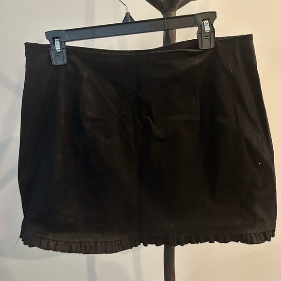 Black embroidered mini skirt - Picture 2 of 6